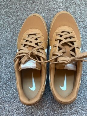 Nike Caramel/Tan Low-Top Sneakers with White Swoosh